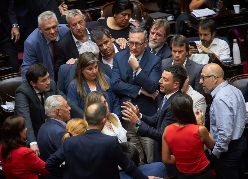 Rodrigo De Loredo junto al bloque radical