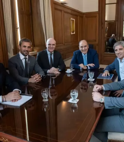De izquierda a derecha: Lisandro Catal�n, Mart�n Menem, Jose Luis Espert, Guillermo Francos, Luis Caputo y Ezequiel Atauche.