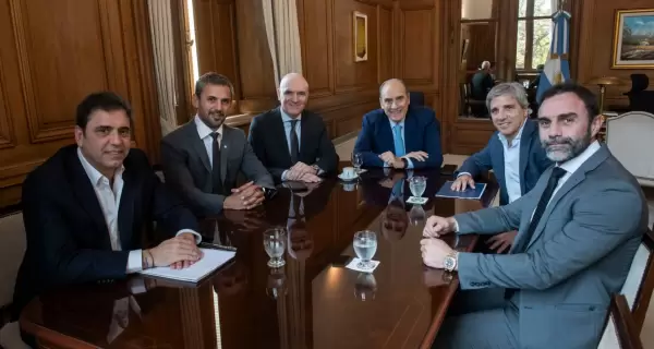 De izquierda a derecha: Lisandro Cataln, Martn Menem, Jose Luis Espert, Guillermo Francos, Luis Caputo y Ezequiel Atauche.