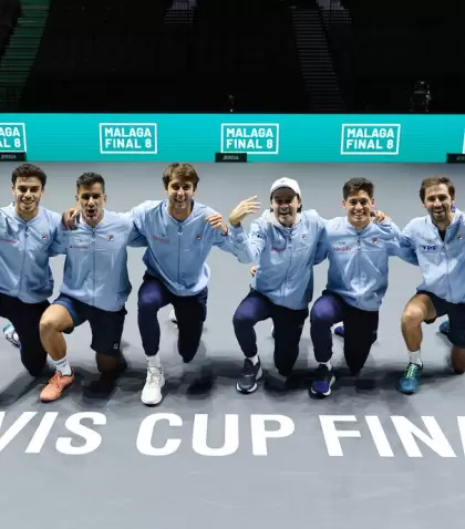 El equipo de Argentina en la Copa Davis: Francisco Cerndolo, Mximo Gonzlez, Toms Etcheverry, Guillermo Coria, Sebastian Bez y Andrs Molteni