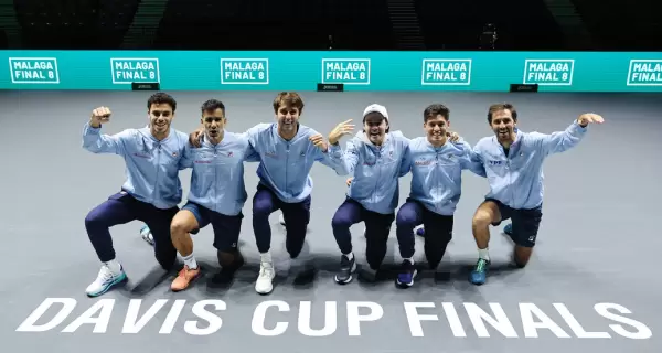 El equipo de Argentina en la Copa Davis: Francisco Cerndolo, Mximo Gonzlez, Toms Etcheverry, Guillermo Coria, Sebastian Bez y Andrs Molteni