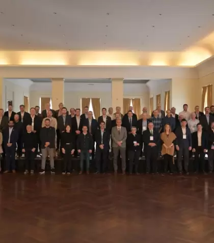 Carlos Bianco junto a intendentes y autoridades universitarias de la PBA.