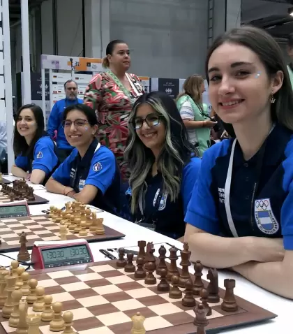 Candela Francisco, Mar�a Jos� Campos, Anapaola Borda, Claudia Amura y Bel�n Sarquis, jugadoras del seleccionado femenino