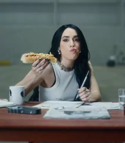 Lali durante el video de 'Fan�tico'
