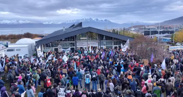 La Marcha Federal Universitaria de abril en Ushuaia, Tierra del Fuego