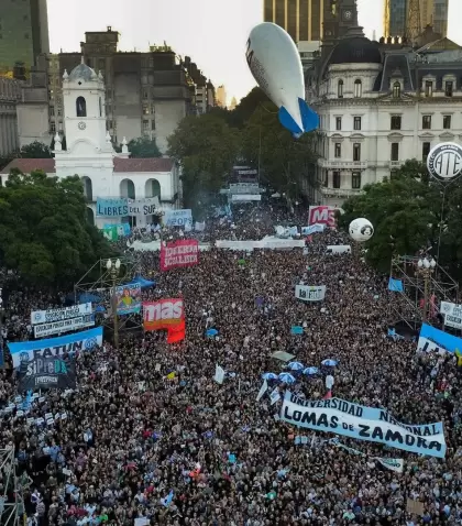 La primera Marcha Federal Universitaria que se llev� a cabo el 23 de abril convoc� a cientos de miles de ciudadanos en todo el pa�s.