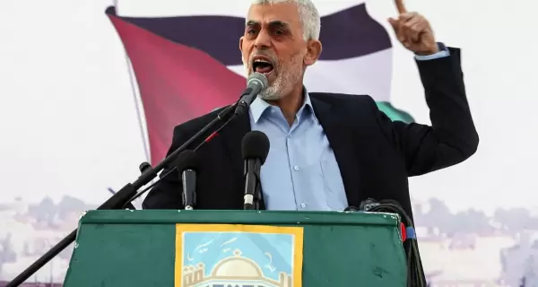 El l�der de Ham�s en la Franja de Gaza, Yahya Sinwar, habla durante una manifestaci�n en conmemoraci�n del D�a de Al-Quds, en 2023.