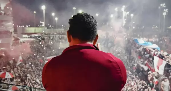 Marcelo Gallardo frente a una multitud