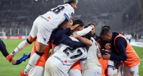 V�lez se impuso 4-3 en el Kempes