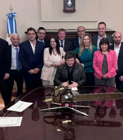 El presidente Javier Milei, junto a su gabinete en la Casa Rosada.