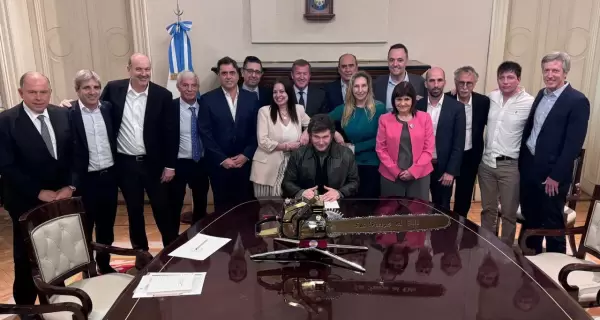 El presidente Javier Milei, junto a su gabinete en la Casa Rosada.