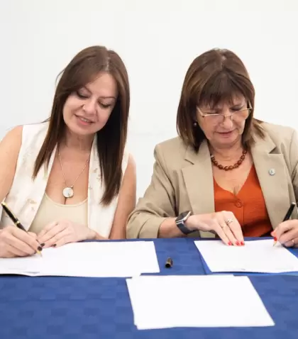 Patricia Bullrich y Sandra Pettovelo