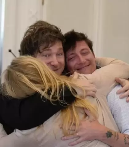 Javier y Karina Milei junto a Santiago Caputo luego de la afiliaci�n del asesor a La Libertad Avanza