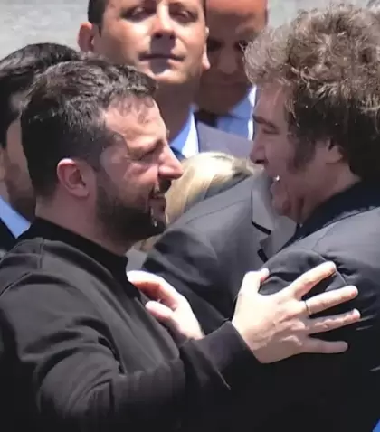 Javier Milei el d�a de su asunci�n presidencial junto a Volod�mir Zelenski.