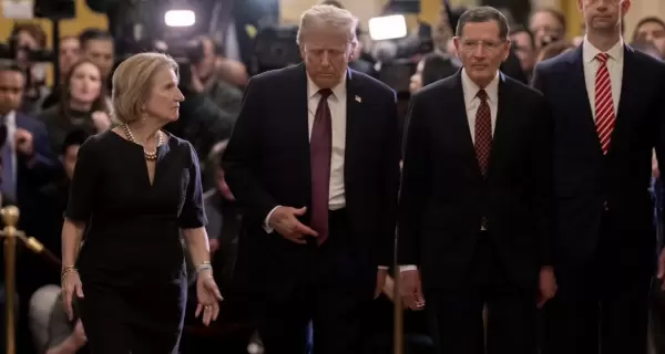 En el centro, el presidente de Estados Unidos, Donald Trump, en enero.