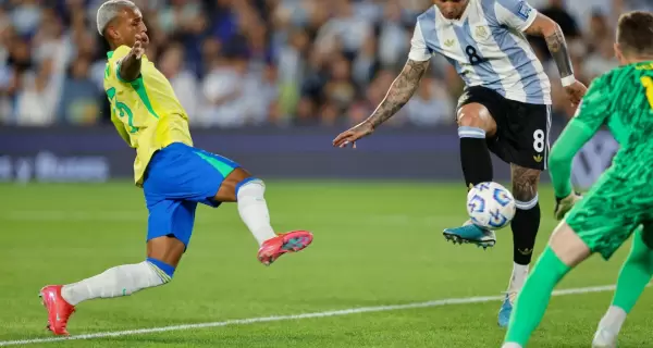 Sin Messi, la Albiceleste le gan� 4-1 a la Verdeamarela.