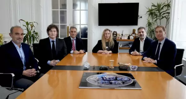 Momento en el que se "oficializ�" las negociaciones entre LLA y el PRO por una alianza electoral en Provincia de Buenos Aires.