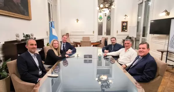 Ritondo y Pareja, junto a Karina Milei, "Lule" Menem, Diego Santilli y Guillermo Montenegro.