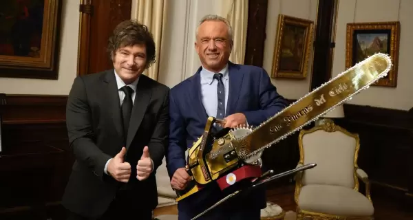 Javier Milei junto al secretario de Salud y Servicios Humanos de Estados Unidos, Robert Kennedy Jr.