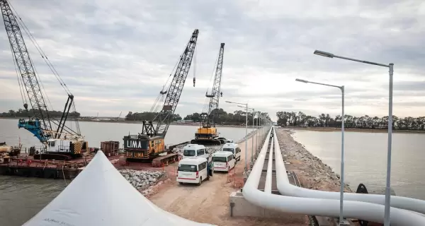 Petr�leo, puerto y progreso: una obra que cambia el mapa energ�tico del pa�s.