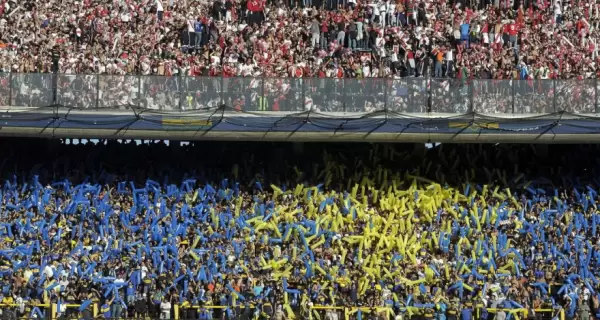 F�tbol argentino con p�blico visitante.