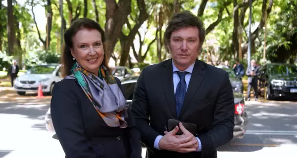 Diana Mondino junto a Javier Milei