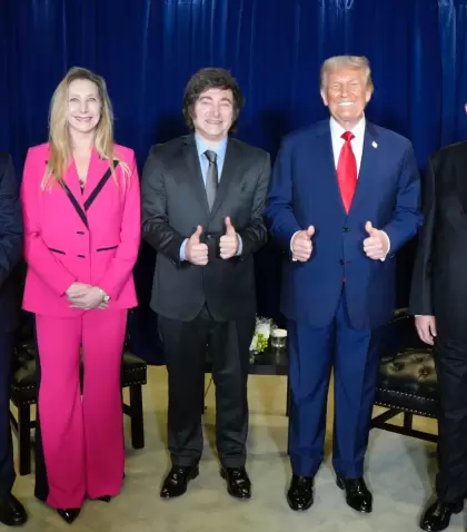 Javier Milei y su comitiva junto a Donald Trump en Estados Unidos.