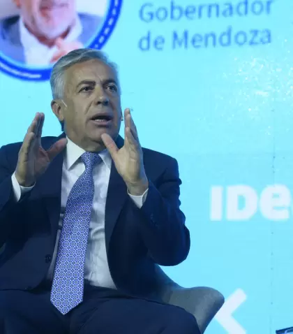 El gobernador de Mendoza, Alfredo Cornejo, en el Coloquio IDEA.