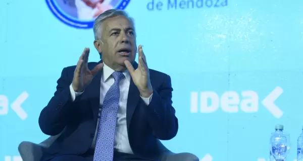 El gobernador de Mendoza, Alfredo Cornejo, en el Coloquio IDEA.