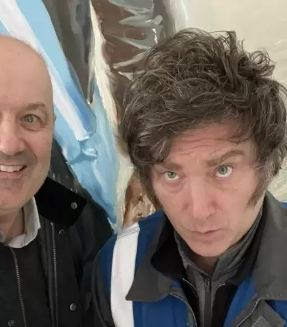El presidente Javier Milei junto al ministro de Desregulaci�n y Transformaci�n del Estado, Federico Sturzenegger.