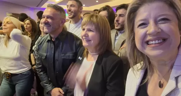 A la derecha de Patricia Bullrich la secretaria de Seguridad Nacional, Alejandra Monteoliva, ayer en el b�nker de La Libertad Avanza.