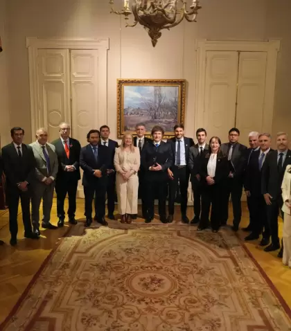Milei junto a los gobernadores en la Casa Rosada.