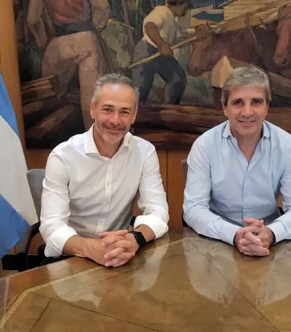 Alejandro Lew junto al ministro de Econom�a Luis Caputo.