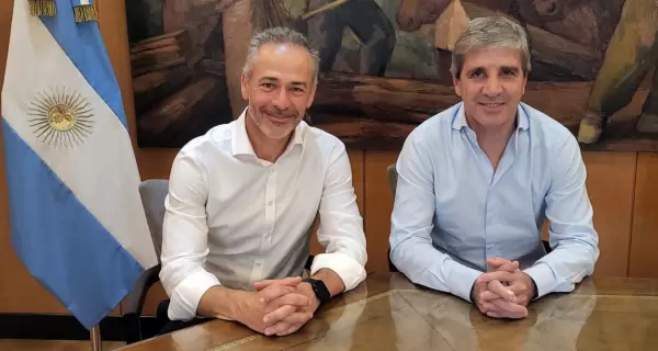 Alejandro Lew junto al ministro de Econom�a Luis Caputo.