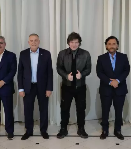 El presidente Javier Milei junto a Jalil, Jaldo, S�enz y Passalacqua en 2024