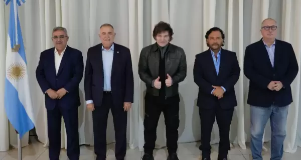El presidente Javier Milei junto a Jalil, Jaldo, S�enz y Passalacqua en 2024