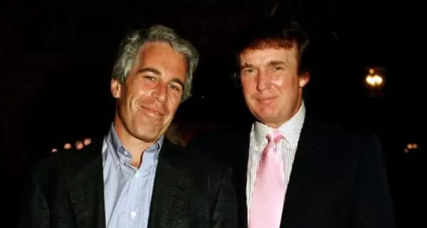 Donald Trump junto a Jeffrey Epstein.