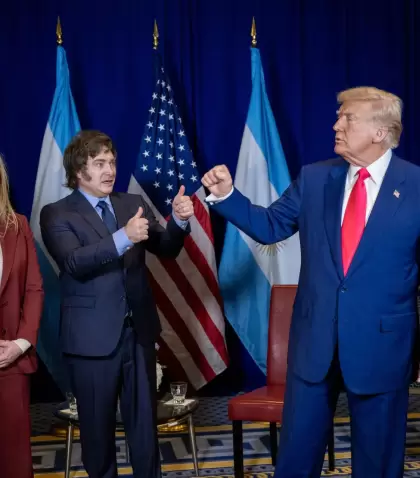 La secretaria General de la Presidencia, Karina Milei, el presidente Javier Milei y Donald Trump.