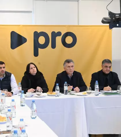 En el centro, Mauricio Macri, durante una reuni�n del PRO.