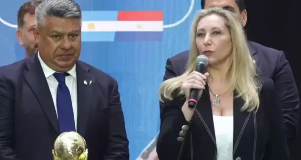 Claudio 'Chiqui' Tapia y Karina Milei, en Paraguay.