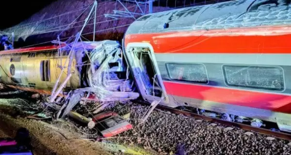 Descarrilamiento de tren en Espa�a: qu� se sabe hasta ahora.