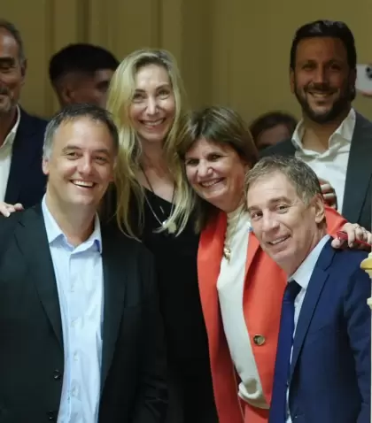 De izquierda a derecha: Eduardo "Lule" Menem, Manuel Adorni, Karina Milei, Patricia Bullrich y Diego Santilli.
