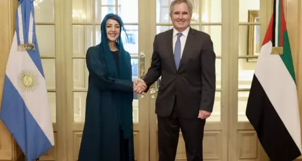 El canciller Pablo Quirno junto a la ministra de Estado para la Cooperaci�n Internacional de los Emiratos �rabes Unidos, S.E. Reem Al-Hashimy.