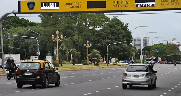 Autos sin patente: las consecuencias de circular sin la chapa identificatoria.