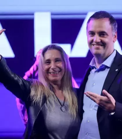 Manuel Adorni y Karina Milei