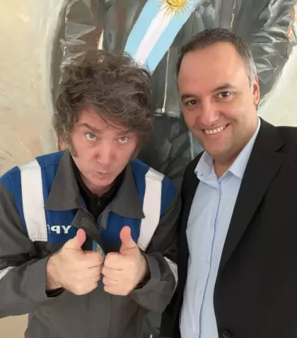 El presidente Javier Milei y el jefe de Gabinete, Manuel Adorni.