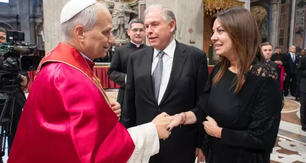 Sandra Pettovello y el papa Le�n XIV en el Vaticano, en mayo de 2025.