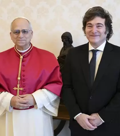 El presidente Javier Milei junto al Papa Le�n XIV.