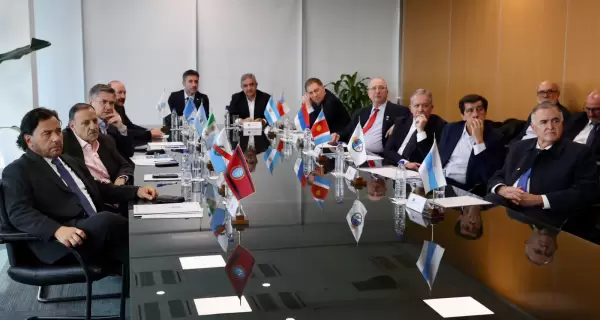 Santilli junto a los gobernadores del Norte Grande en el CFI.