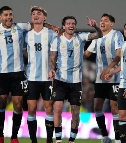 Debut y despedida: los argentinos que juegan su primer Mundial y los que se despiden.